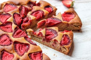 banana-strawberry-cake-11