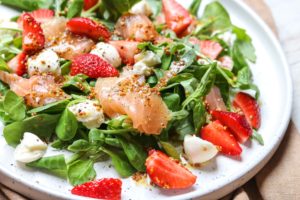 strawberry-smoked-salmon-salad-3