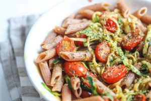 zucchini-tomato-garlic-pasta-8